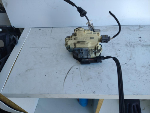 CERRADURA PUERTA DELANTERA DERECHA VOLKSWAGEN PASSAT BERLINA (3C2) 