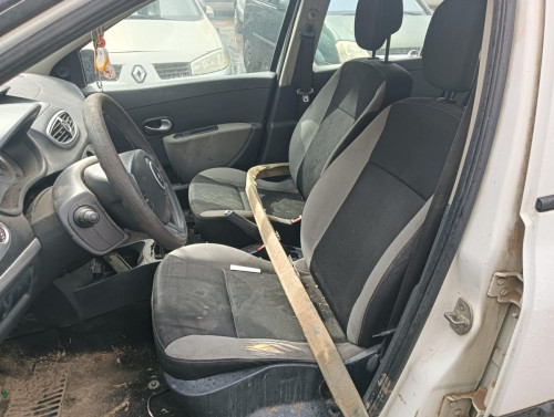 RENAULT CLIO III — vehículo donante para recambios 