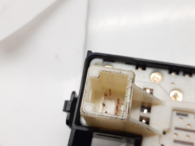 MANDO ELEVALUNAS TRASERO DERECHO