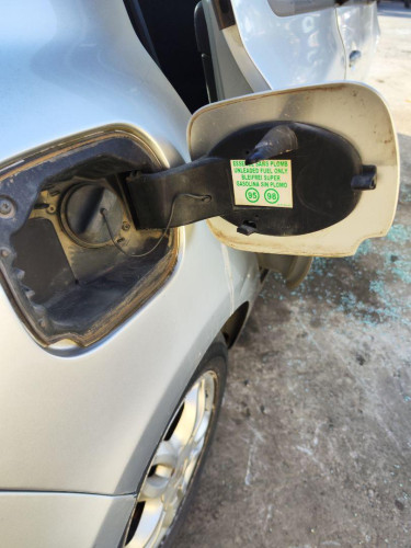 TAPA EXTERIOR COMBUSTIBLE Renault CLIO III 