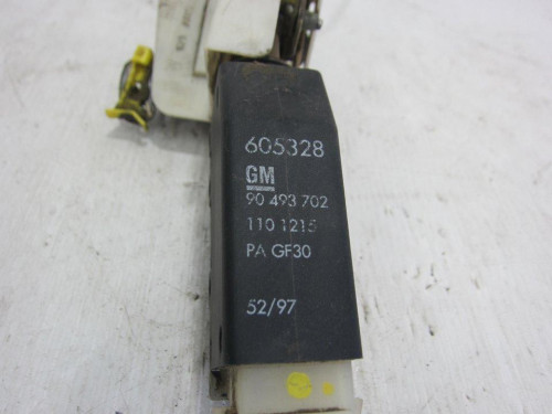  CERRADURA PUERTA DELANTERA DERECHA OPEL CORSA B 
