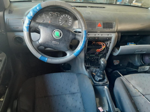  SKODA OCTAVIA BERLINA (1U2) 
