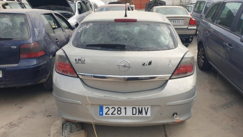 OPEL ASTRA H GTC — vehículo donante para recambios 