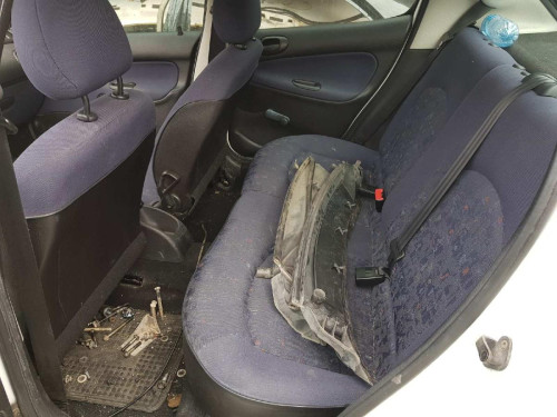 PEUGEOT 206 — vehículo donante para recambios 