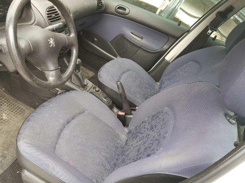 PEUGEOT 206 — vehículo donante para recambios 