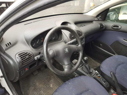 PEUGEOT 206 — vehículo donante para recambios 