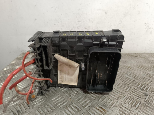 CAJA RELES / FUSIBLES 