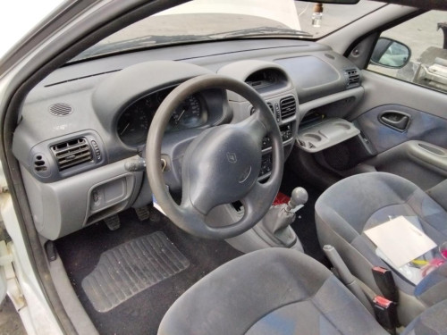 RENAULT CLIO II FASE I (B/CB0) — vehículo donante para recambios 