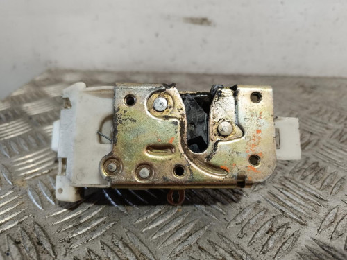  CERRADURA PUERTA DELANTERA IZQUIERDA 
