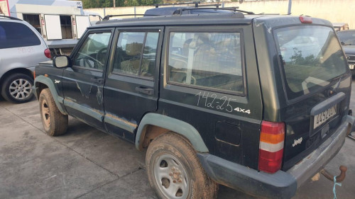 CHRYSLER JEEP CHEROKEE (J) — автомобиль-донор на запчасти 