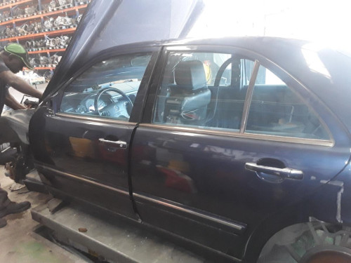MERCEDES-BENZ CLASE E (BM 210) BERLINA — автомобиль-донор на запчасти 