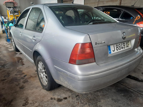  VOLKSWAGEN BORA BERLINA (1J2)(1998) 