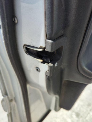 CERRADURA PUERTA DELANTERA IZQUIERDA