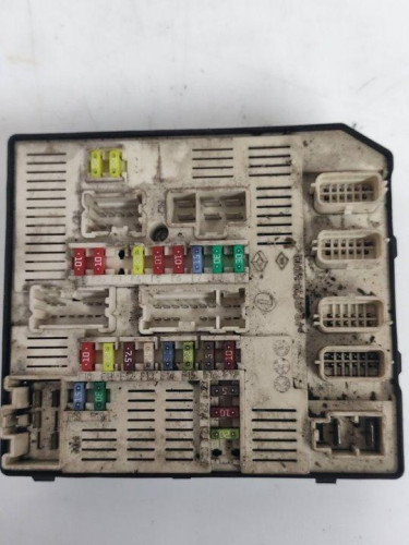  CAJA RELES / FUSIBLES Renault MEGANE III BERLINA 5P 