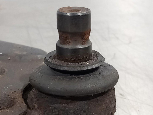  BRAZO SUSPENSION INFERIOR DELANTERO DERECHO Ford FIESTA (CBK) 