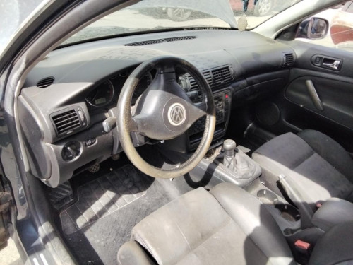  VOLKSWAGEN PASSAT BERLINA (3B3) 