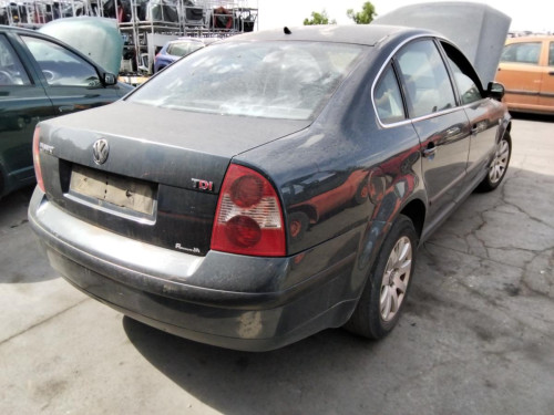 VOLKSWAGEN PASSAT BERLINA (3B3) 