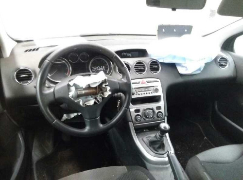 PEUGEOT 308 — vehículo donante para recambios 
