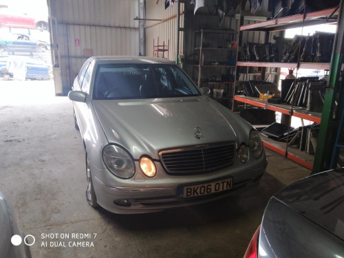  MERCEDES-BENZ CLASE E (BM 211) BERLINA 