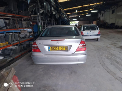 MERCEDES-BENZ CLASE E (BM 211) BERLINA
