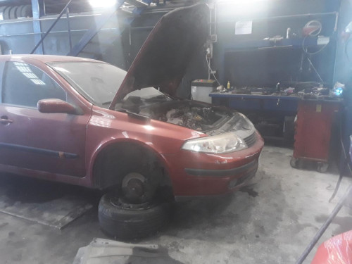 RENAULT LAGUNA II (BG0) — vehículo donante para recambios 
