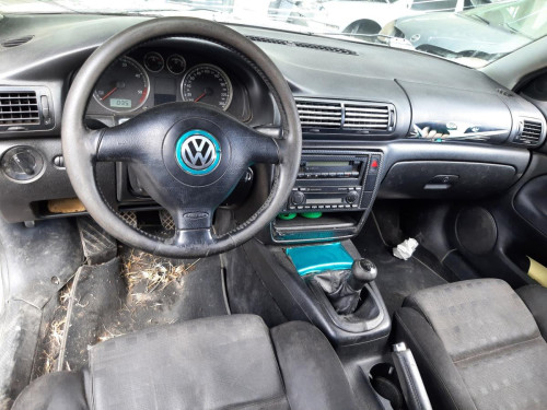  VOLKSWAGEN PASSAT BERLINA (3B3) 