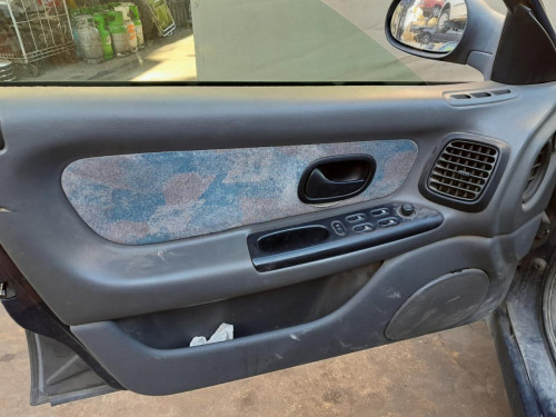  RENAULT LAGUNA (B56) 
