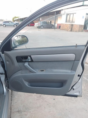 GUARNECIDO PUERTA DELANTERA DERECHA Chevrolet Nubira Berlina (2005->)