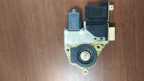 MOTOR ELEVALUNAS DELANTERO IZQUIERDO CITROEN C4 BERLINA 