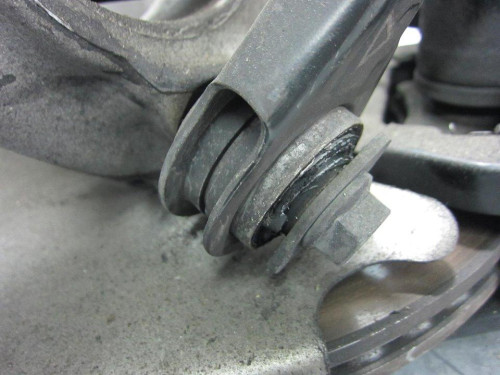 BRAZO SUSPENSION INFERIOR TRASERO IZQUIERDO 