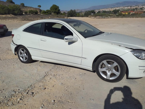 MERCEDES-BENZ CLASE CLC (BM 203) — vehículo donante para recambios 