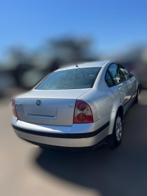 VOLKSWAGEN PASSAT BERLINA (3B3)