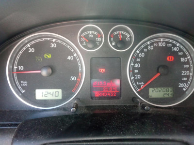 VOLKSWAGEN PASSAT BERLINA (3B3)