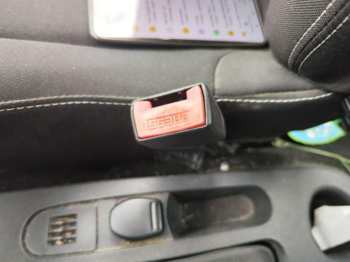 PRETENSOR AIRBAG DERECHO Renault CLIO III 