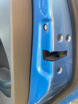 CERRADURA PUERTA TRASERA DERECHA