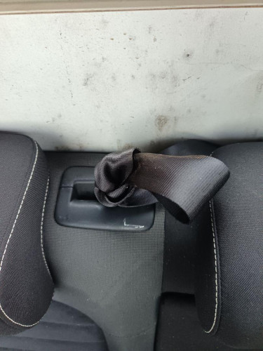 CINTURON SEGURIDAD TRASERO CENTRAL Volkswagen GOLF VII (5G1/BE1) 