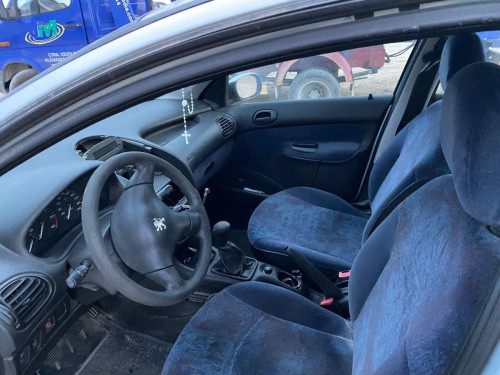 PEUGEOT 206 — vehículo donante para recambios 