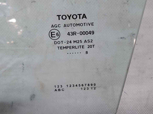 LUNA DELANTERA IZQUIERDA TOYOTA AURIS (E18) 