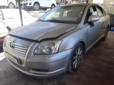 TOYOTA AVENSIS BERLINA (T25)