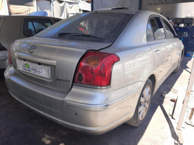 TOYOTA AVENSIS BERLINA (T25)