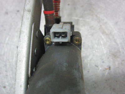 ELEVALUNAS DELANTERO IZQUIERDO