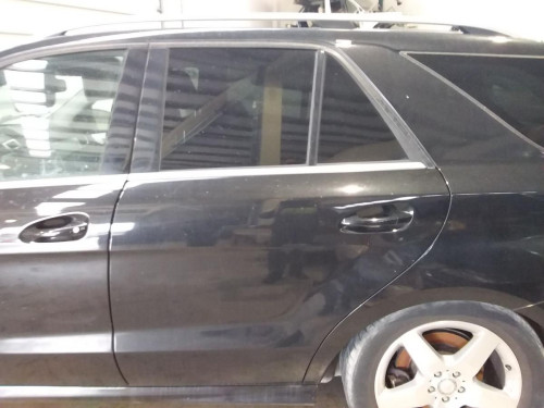 PUERTA TRASERA IZQUIERDA Mercedes-Benz CLASE ML (BM 166) 