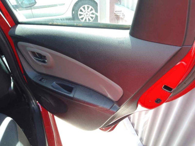 GUARNECIDO PUERTA TRASERA DERECHA