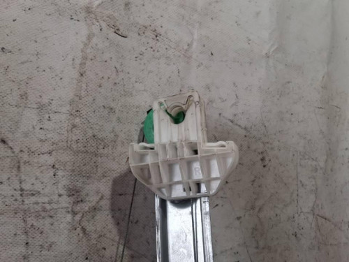 ELEVALUNAS TRASERO DERECHO 
