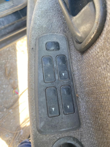MANDO ELEVALUNAS DELANTERO DERECHO Kia SPORTAGE 