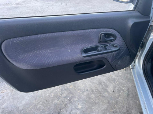 RENAULT CLIO II FASE II (B/CB0) — vehículo donante para recambios 