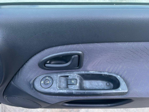 RENAULT CLIO II FASE II (B/CB0) — vehículo donante para recambios 