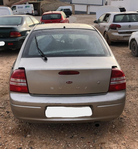 KIA SHUMA — vehículo donante para recambios 