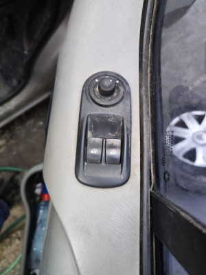 MANDO ELEVALUNAS DELANTERO DERECHO