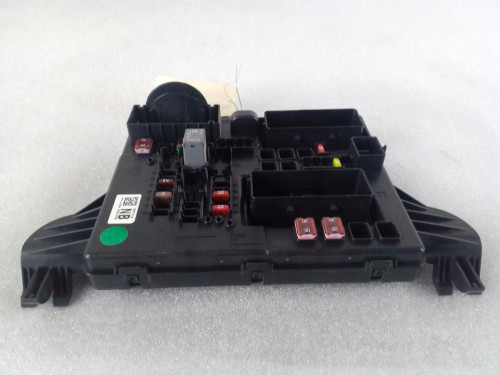  CAJA RELES / FUSIBLES 